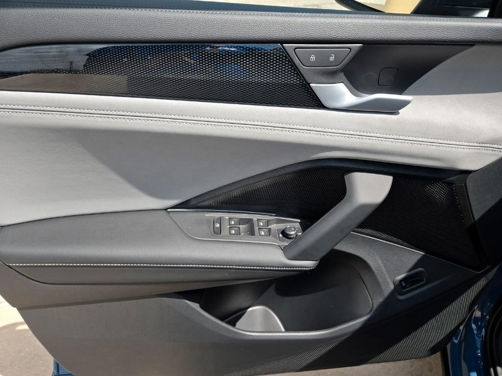 new 2025 Volkswagen Tiguan car, priced at $38,024
