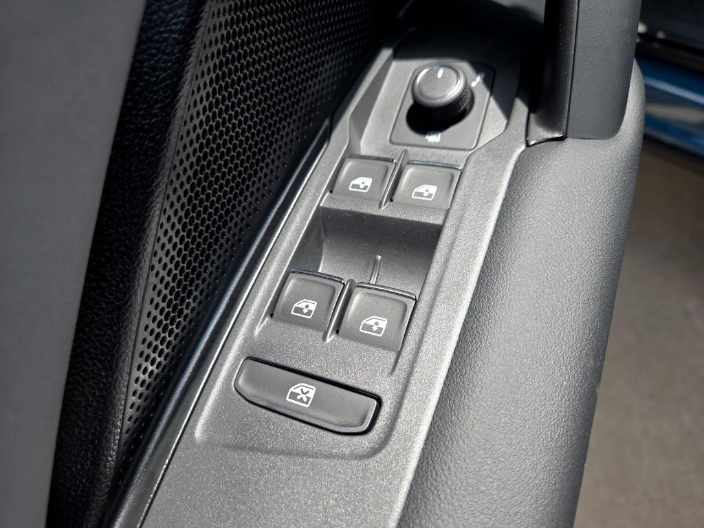 new 2025 Volkswagen Tiguan car, priced at $38,024