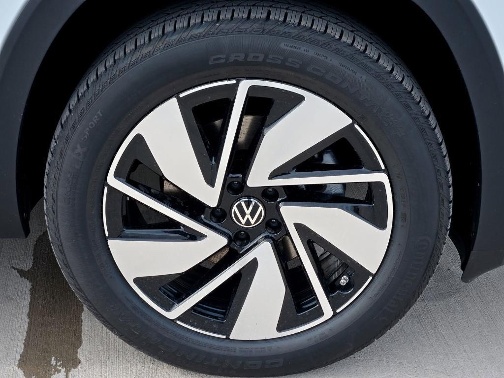 new 2025 Volkswagen Atlas car, priced at $40,851