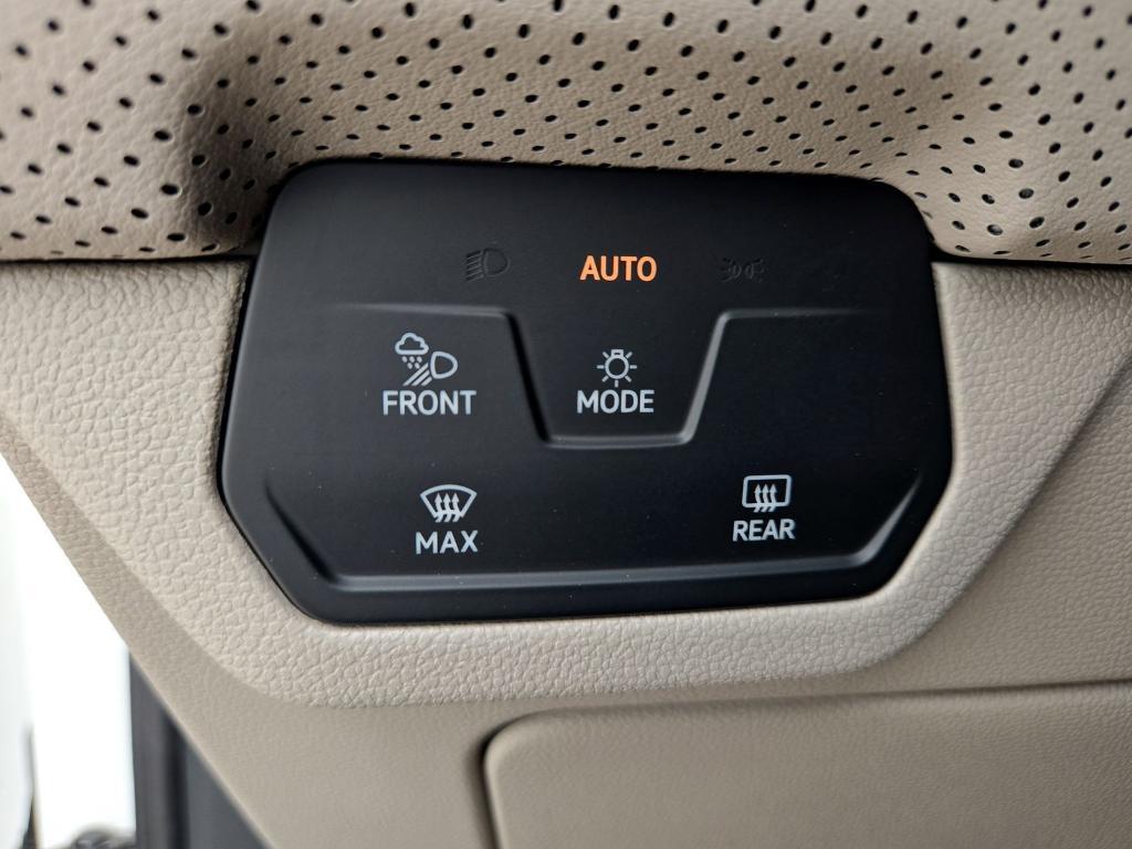 new 2025 Volkswagen Atlas car, priced at $40,851