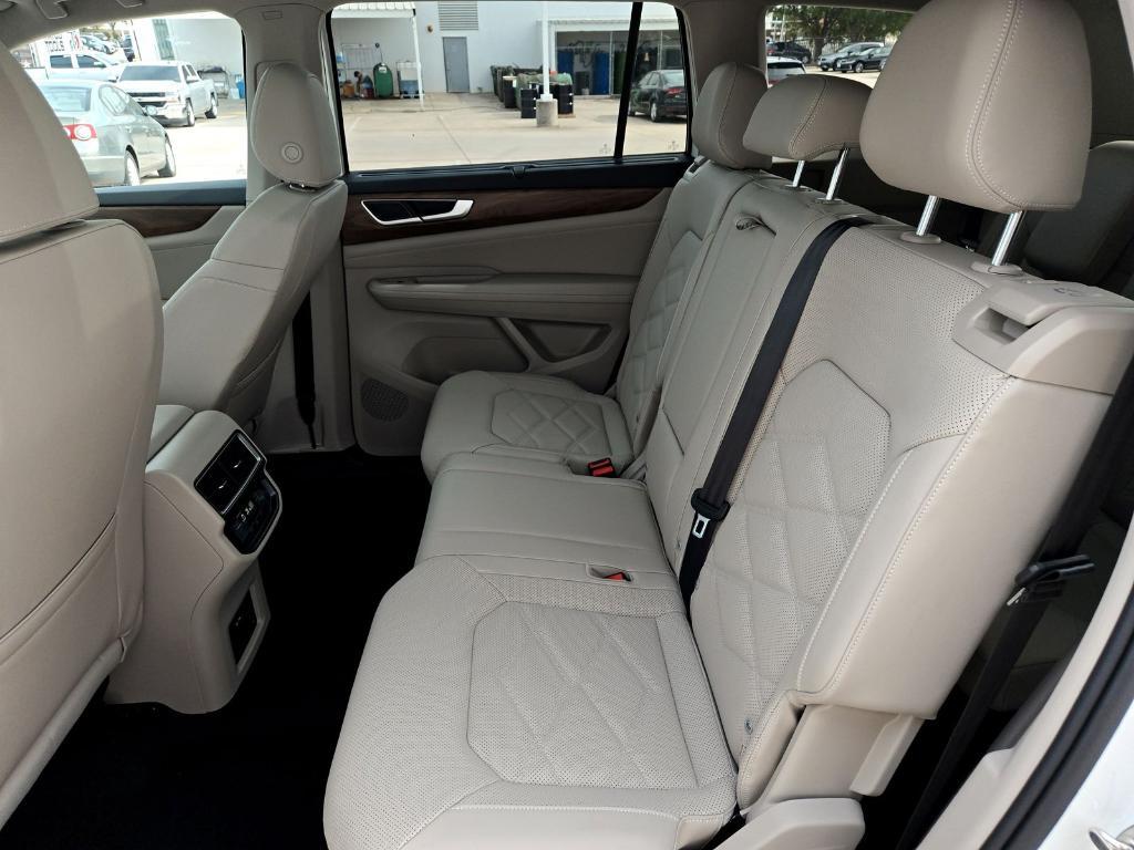 new 2025 Volkswagen Atlas car, priced at $40,851