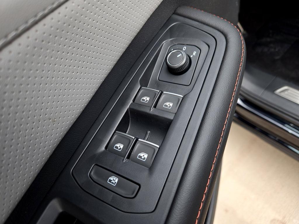new 2025 Volkswagen Atlas car, priced at $44,251