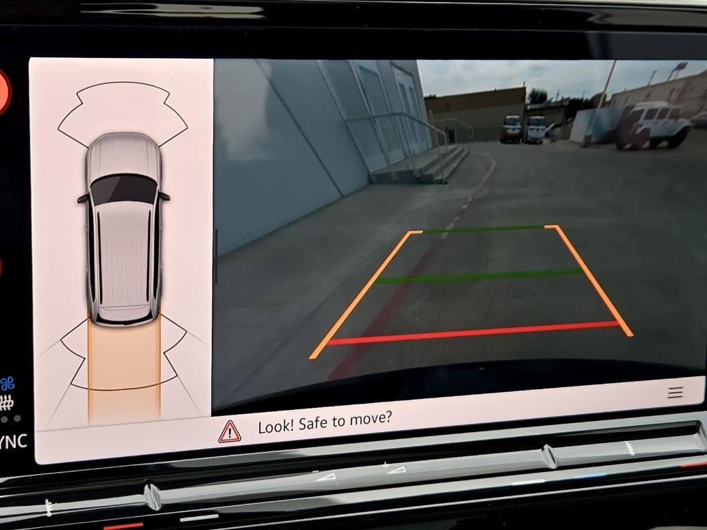 new 2025 Volkswagen Atlas car, priced at $44,251
