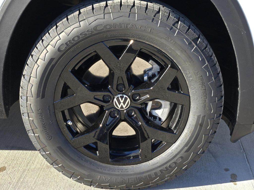 new 2025 Volkswagen Atlas car, priced at $45,971