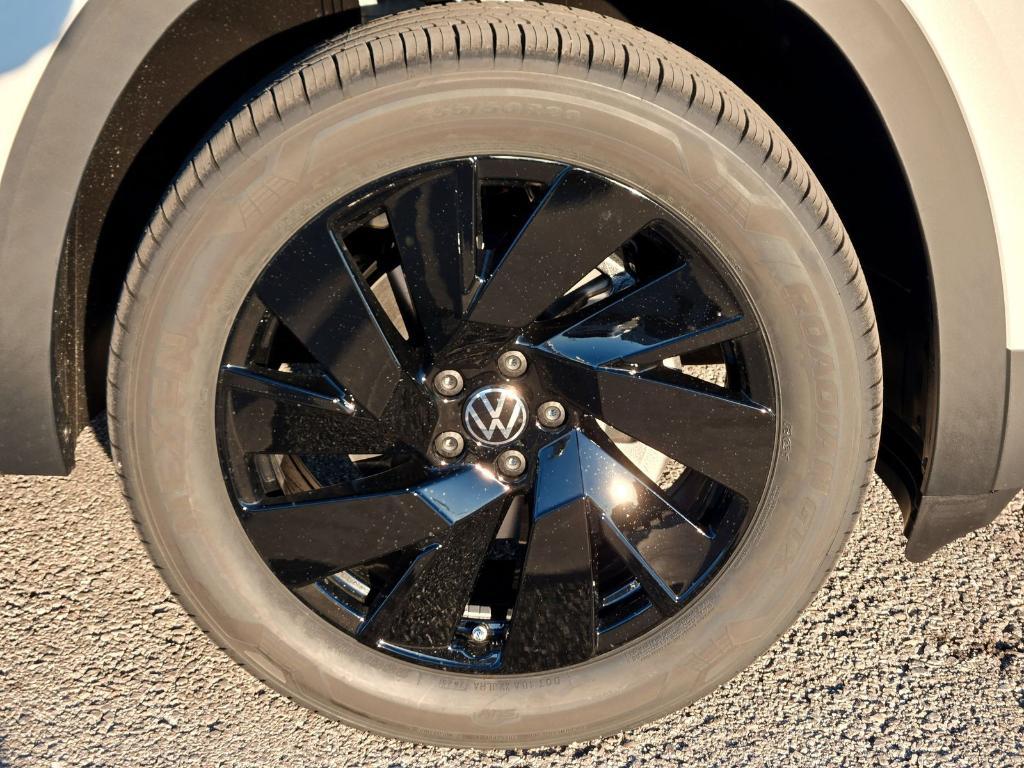 new 2026 Volkswagen Atlas Cross Sport car, priced at $42,510