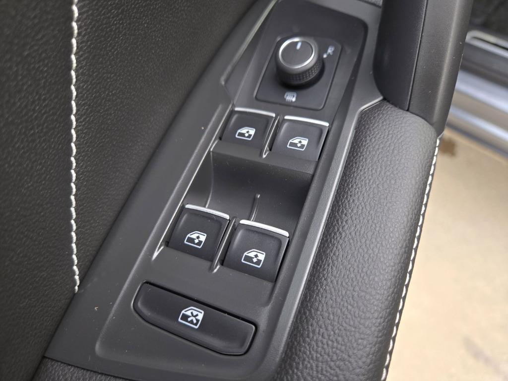new 2024 Volkswagen Tiguan car, priced at $30,699
