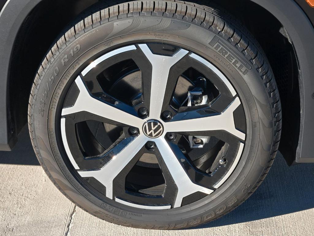 new 2026 Volkswagen Tiguan car, priced at $35,662