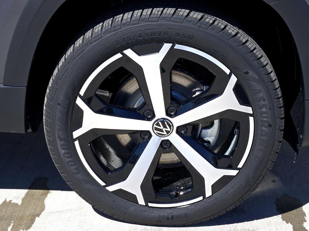 new 2025 Volkswagen Taos car, priced at $34,131