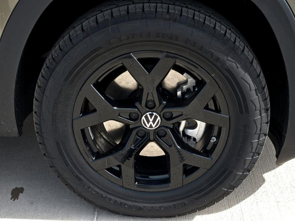 new 2025 Volkswagen Atlas car, priced at $45,251