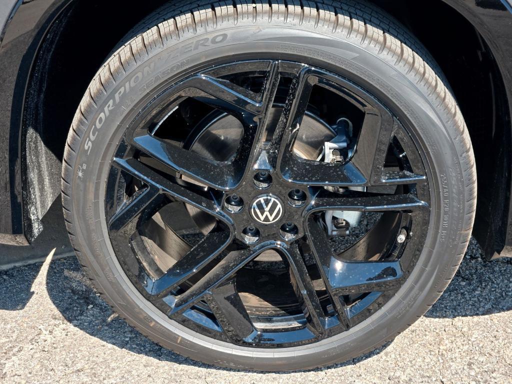 new 2025 Volkswagen Tiguan car, priced at $33,603