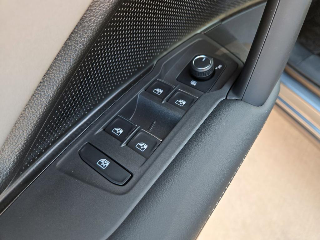 new 2025 Volkswagen Tiguan car, priced at $33,603