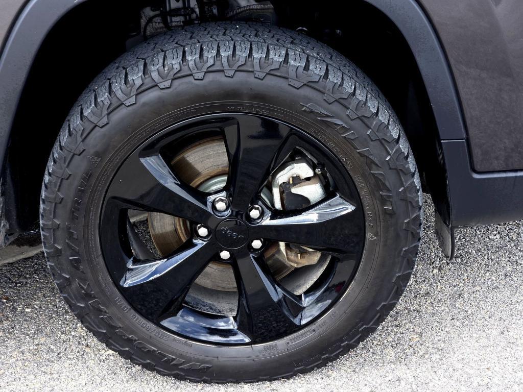 used 2020 Jeep Cherokee car, priced at $14,493