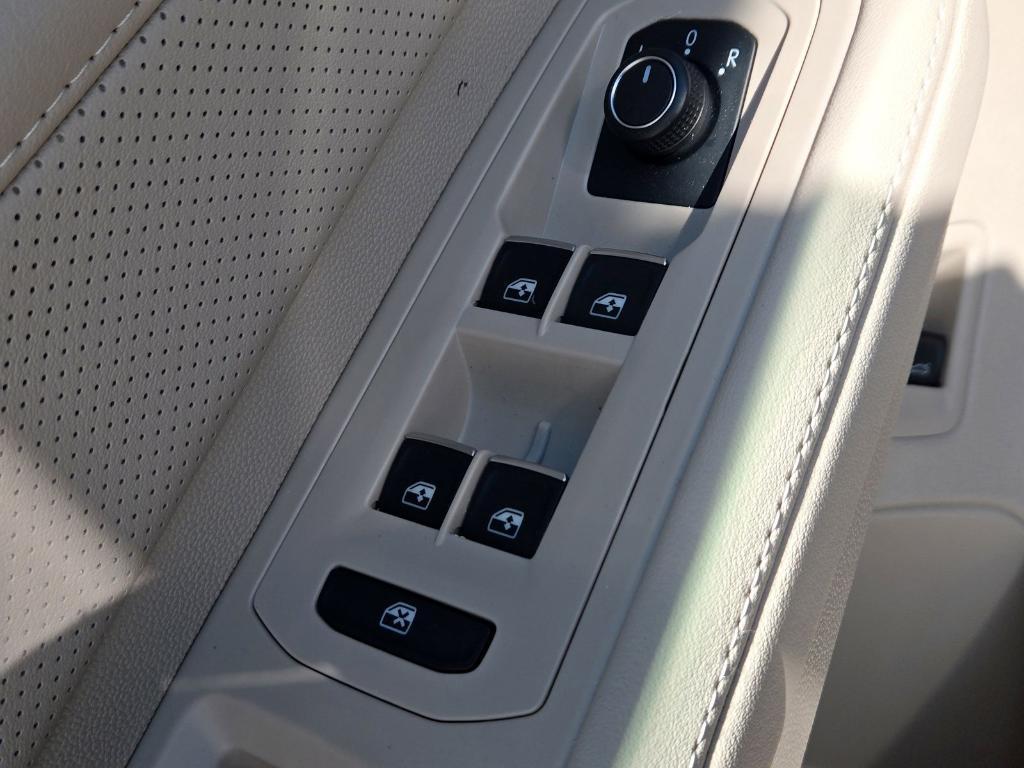 new 2025 Volkswagen Atlas car, priced at $40,044