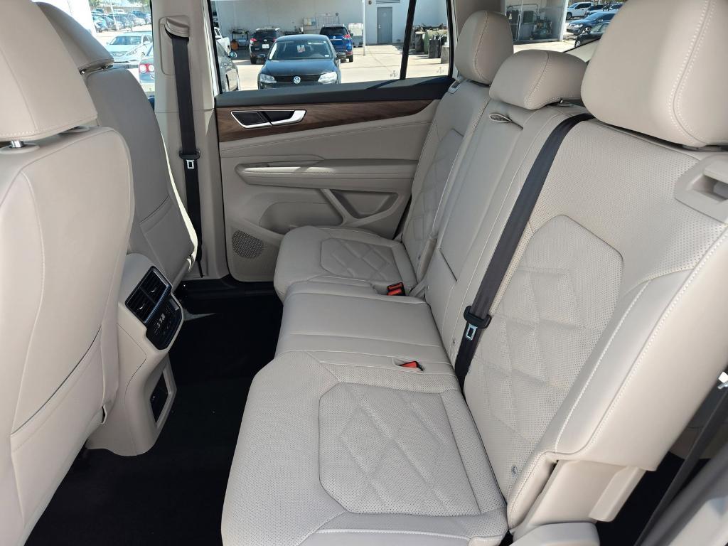 new 2025 Volkswagen Atlas car, priced at $35,722