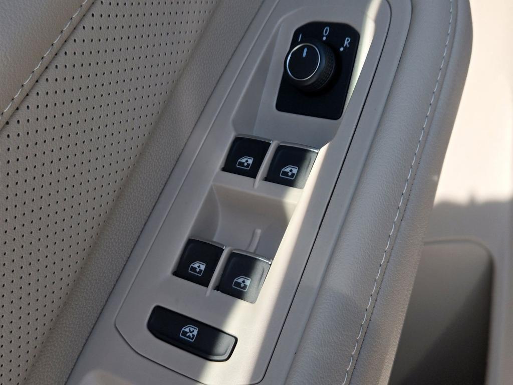 new 2025 Volkswagen Atlas car, priced at $35,722