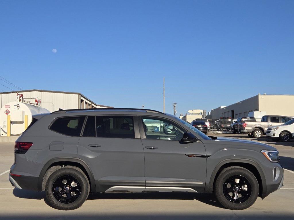 new 2025 Volkswagen Atlas car, priced at $45,810