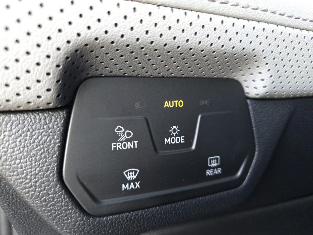new 2025 Volkswagen Atlas car, priced at $45,810
