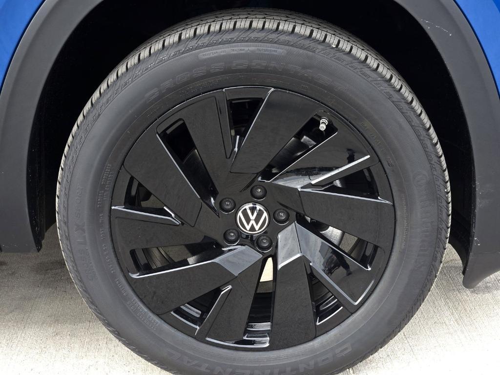 new 2025 Volkswagen Atlas Cross Sport car, priced at $42,233