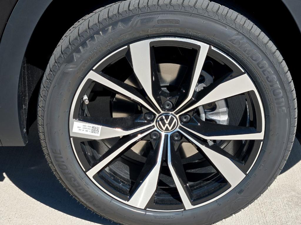 new 2026 Volkswagen Atlas car, priced at $57,136