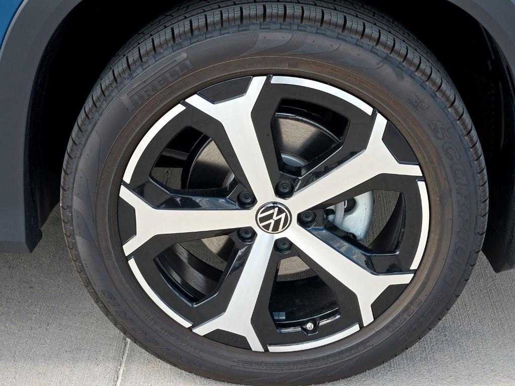 new 2025 Volkswagen Tiguan car, priced at $32,689
