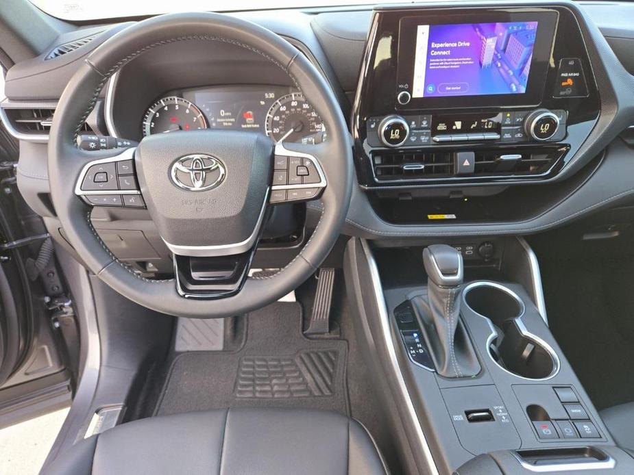 used 2023 Toyota Highlander car, priced at $40,999