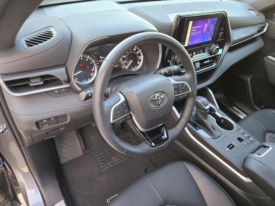 used 2023 Toyota Highlander car, priced at $40,999