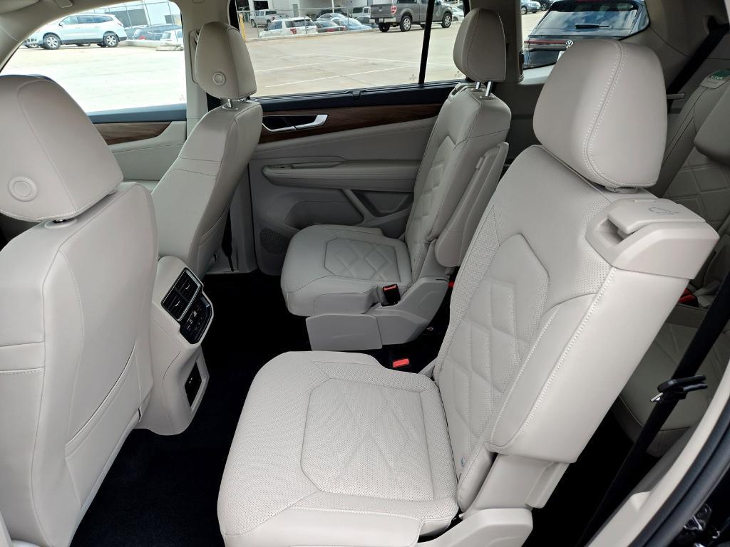 new 2025 Volkswagen Atlas car, priced at $43,149