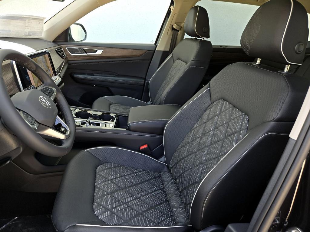 new 2025 Volkswagen Atlas car, priced at $51,660