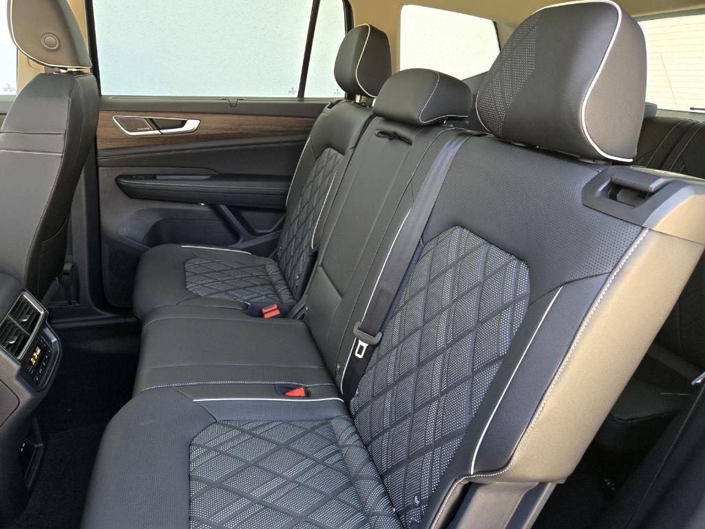 new 2025 Volkswagen Atlas car, priced at $51,660