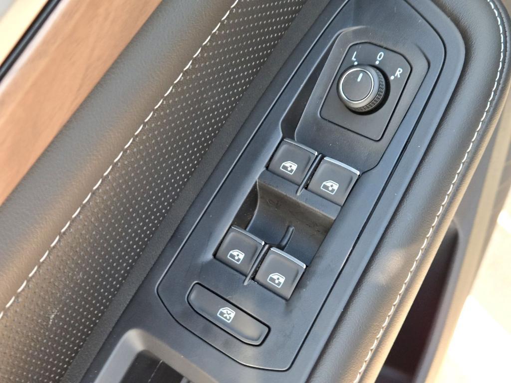 new 2025 Volkswagen Atlas car, priced at $44,949