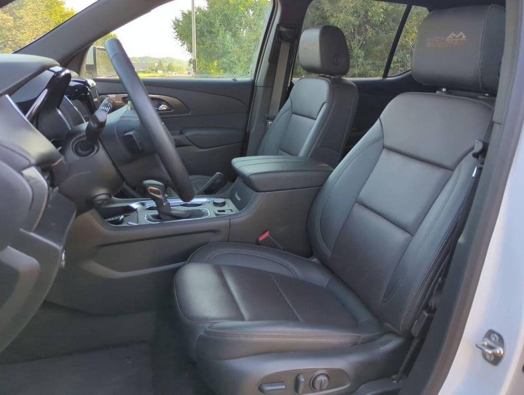 used 2024 Chevrolet Traverse car, priced at $37,668