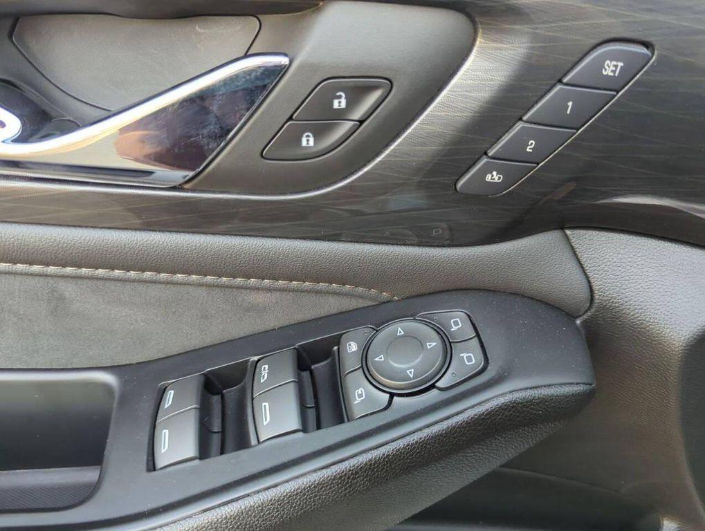 used 2024 Chevrolet Traverse car, priced at $37,668