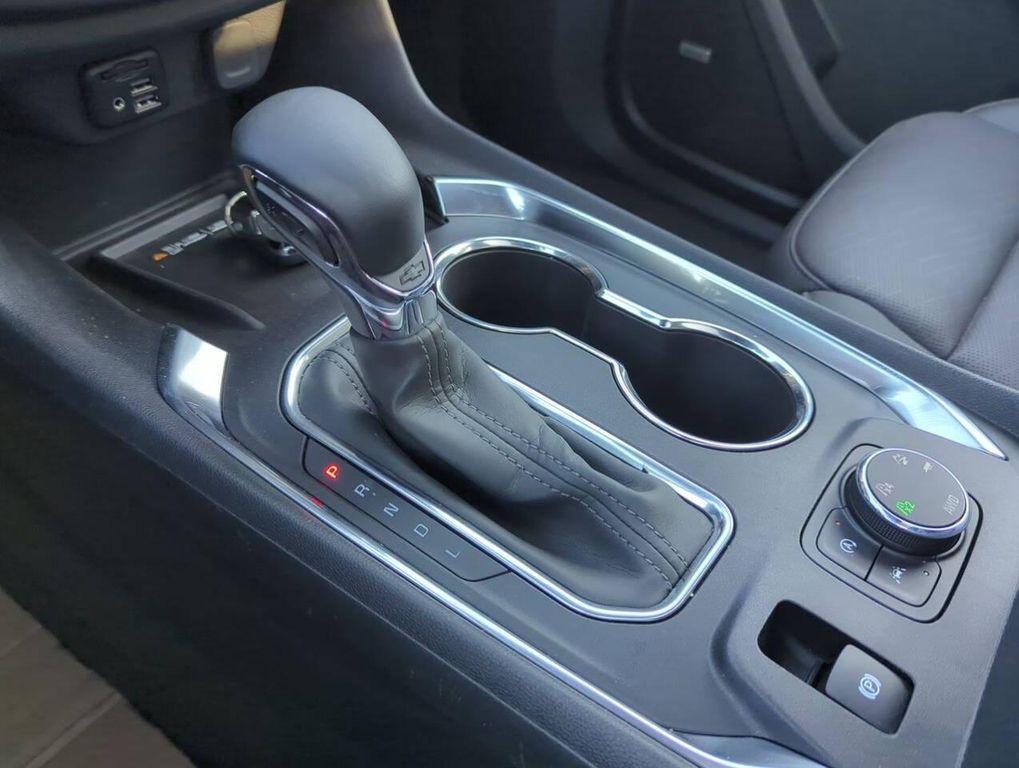 used 2024 Chevrolet Traverse car, priced at $37,668
