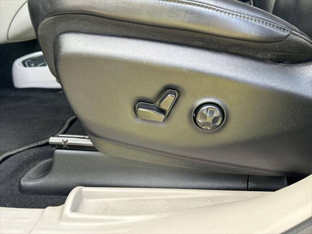 used 2023 Chrysler Pacifica Hybrid car, priced at $24,818
