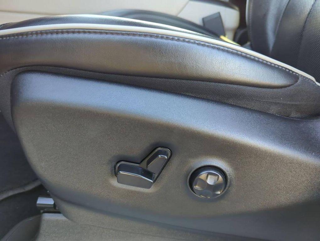 used 2023 Chrysler Pacifica Hybrid car, priced at $30,293