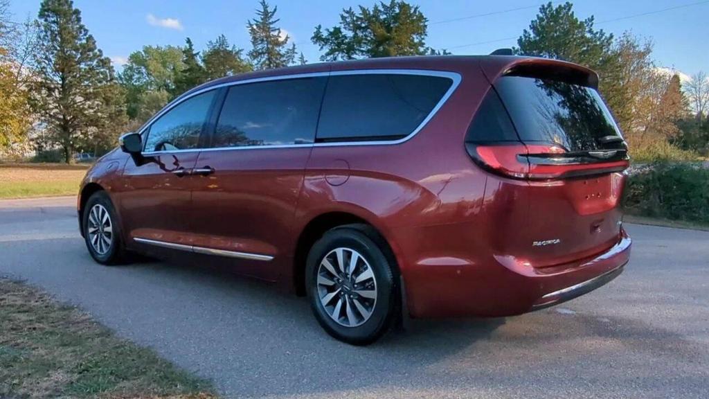used 2023 Chrysler Pacifica Hybrid car, priced at $30,293