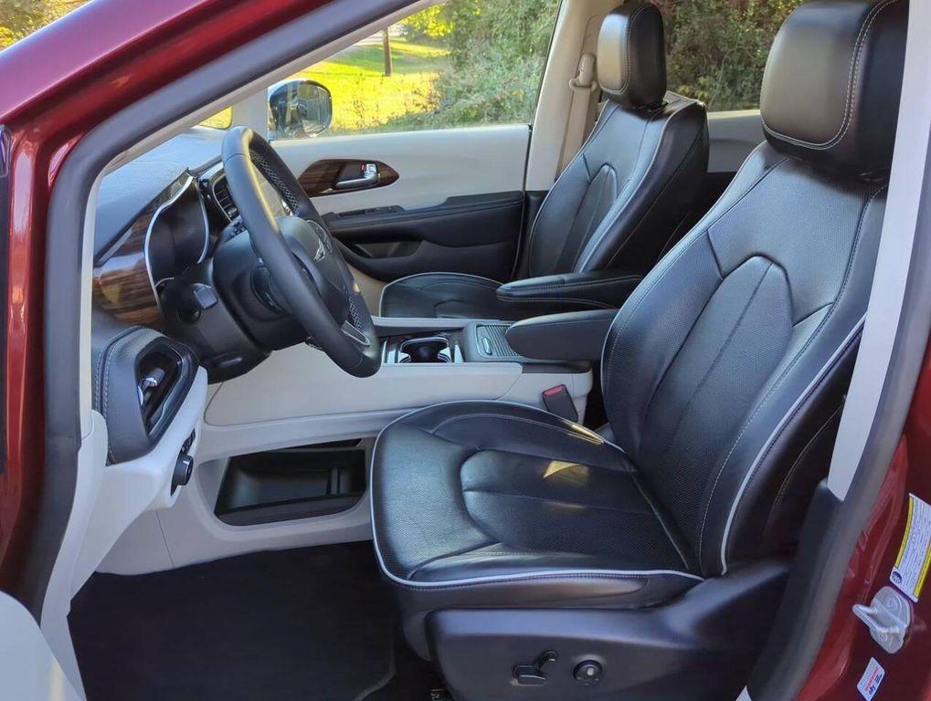 used 2023 Chrysler Pacifica Hybrid car, priced at $30,293