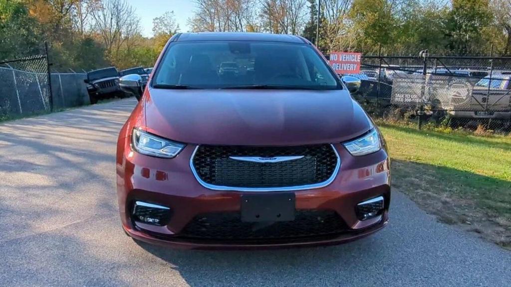 used 2023 Chrysler Pacifica Hybrid car, priced at $30,293