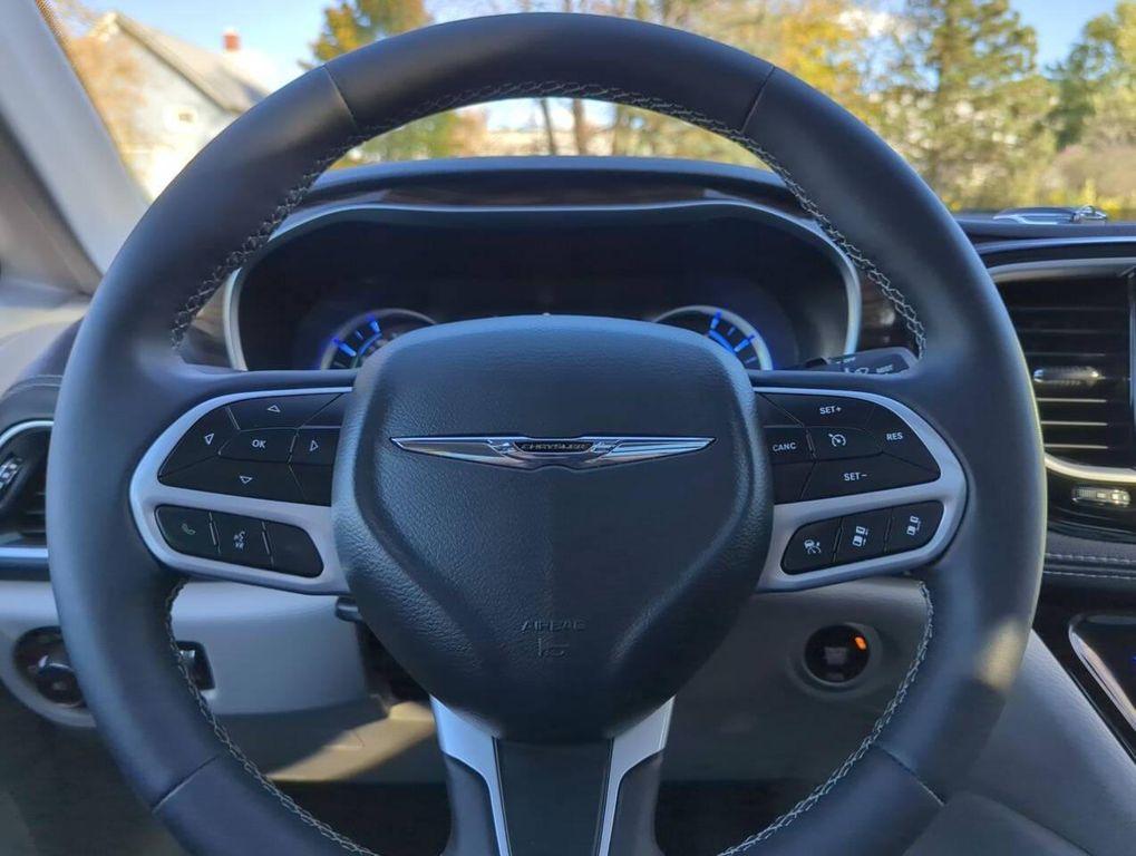 used 2023 Chrysler Pacifica Hybrid car, priced at $30,293