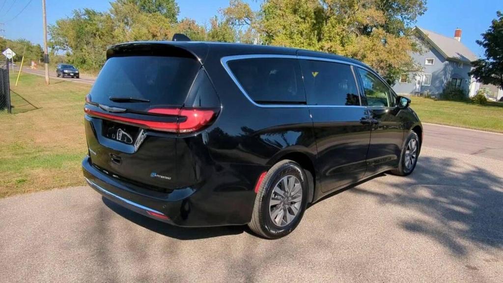 used 2024 Chrysler Pacifica Hybrid car, priced at $29,347