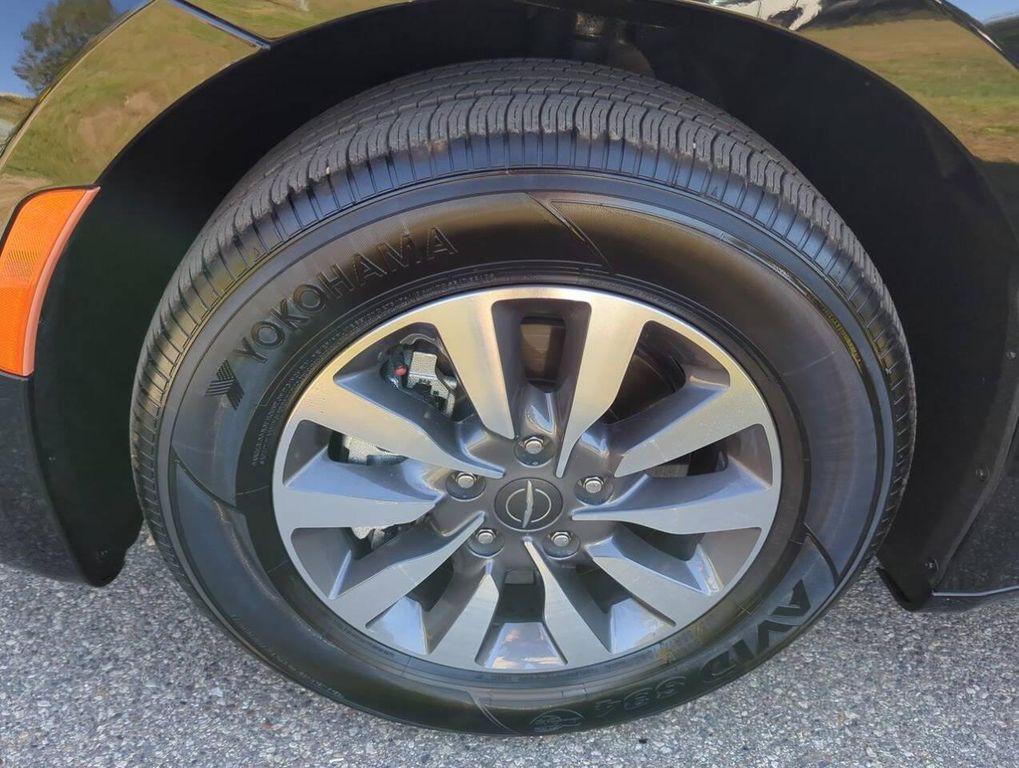 used 2024 Chrysler Pacifica Hybrid car, priced at $29,347