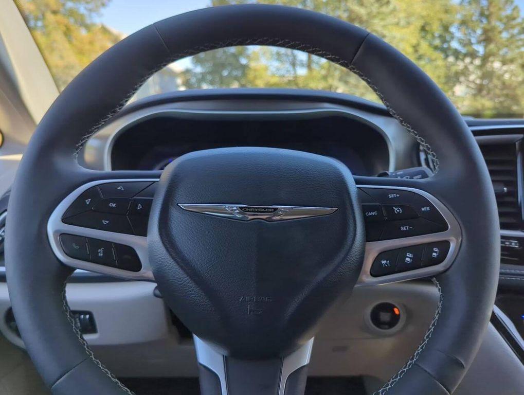 used 2024 Chrysler Pacifica Hybrid car, priced at $29,347