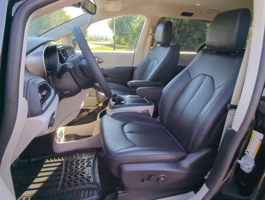 used 2024 Chrysler Pacifica Hybrid car, priced at $29,347