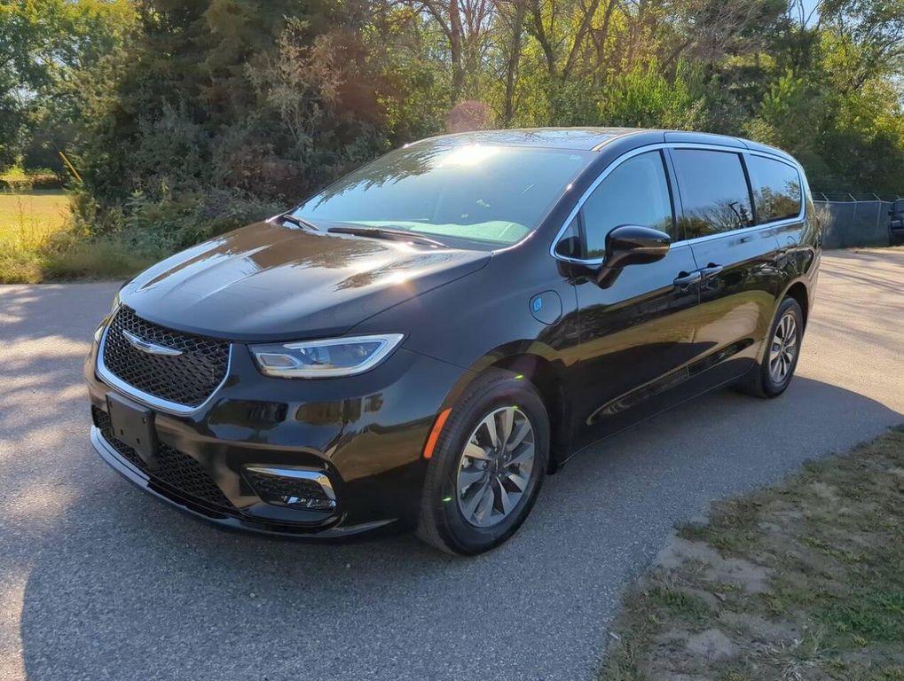 used 2024 Chrysler Pacifica Hybrid car, priced at $29,347