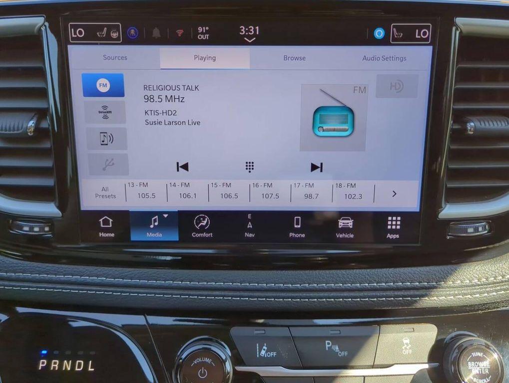 used 2024 Chrysler Pacifica Hybrid car, priced at $29,347