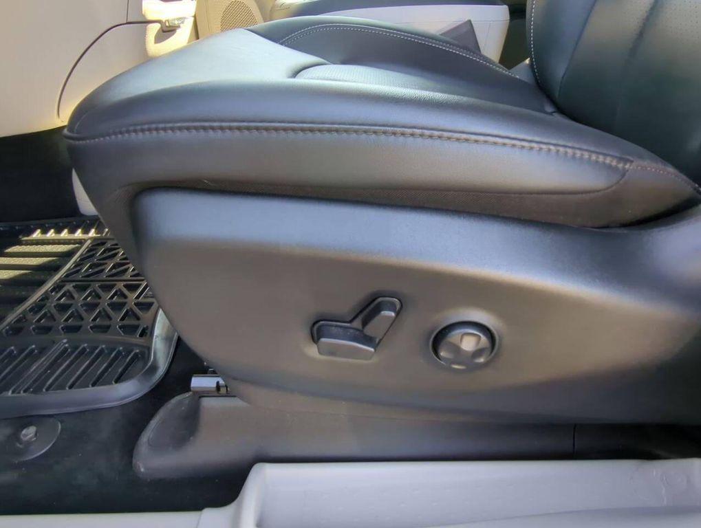 used 2024 Chrysler Pacifica Hybrid car, priced at $29,347
