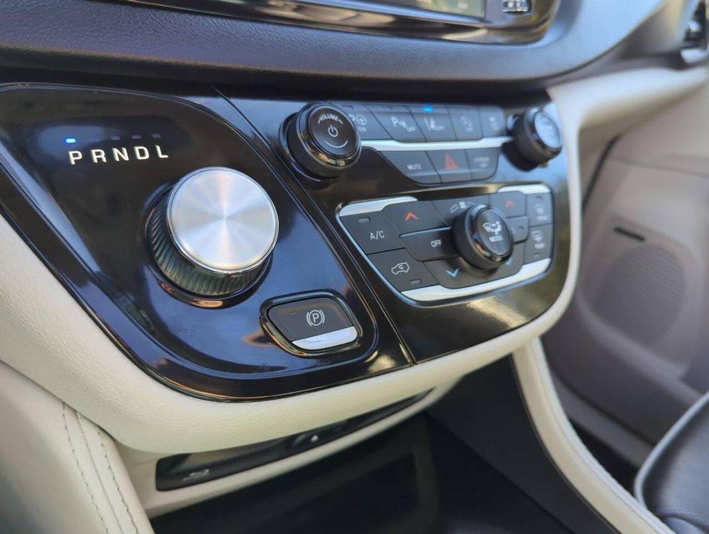 used 2024 Chrysler Pacifica car, priced at $34,760