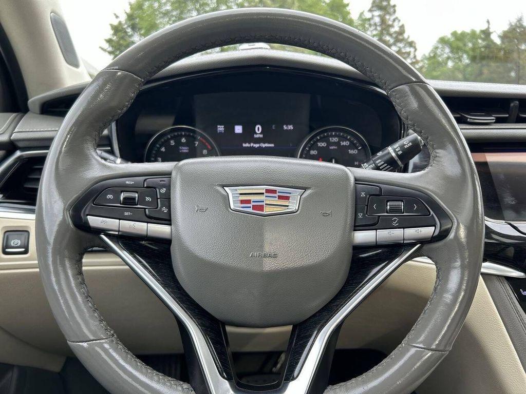used 2022 Cadillac XT6 car, priced at $28,477