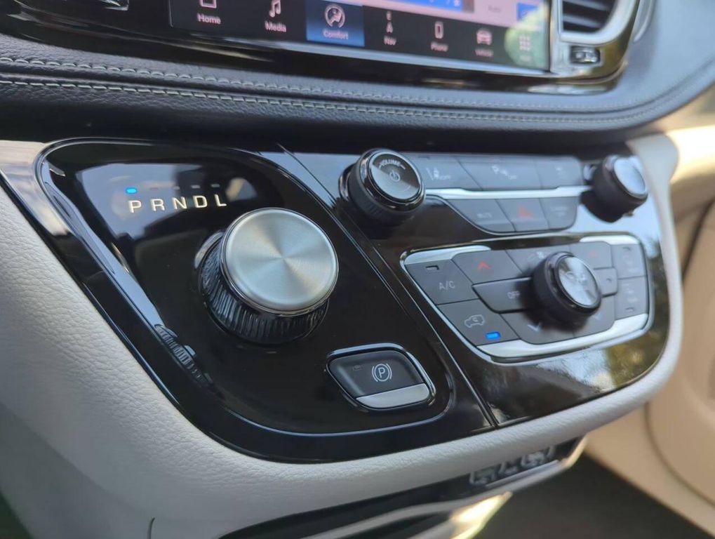 used 2024 Chrysler Pacifica Hybrid car, priced at $27,979