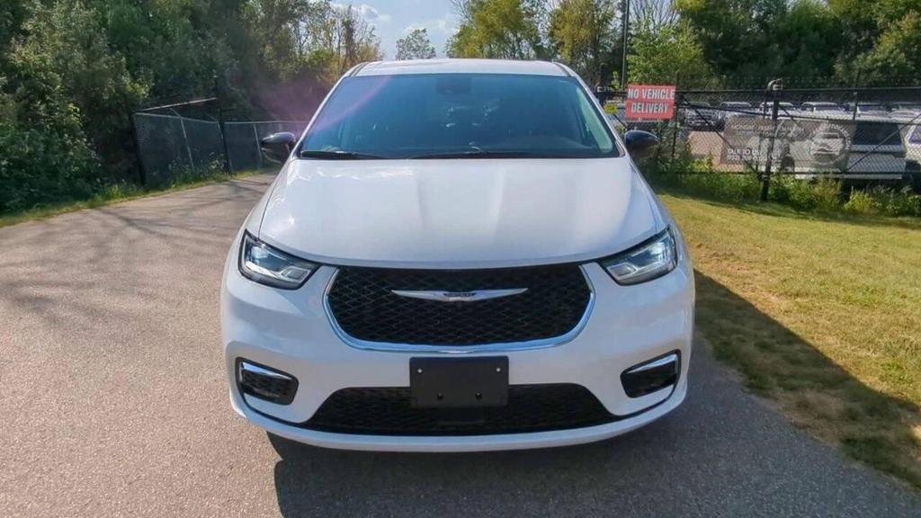used 2024 Chrysler Pacifica Hybrid car, priced at $27,979